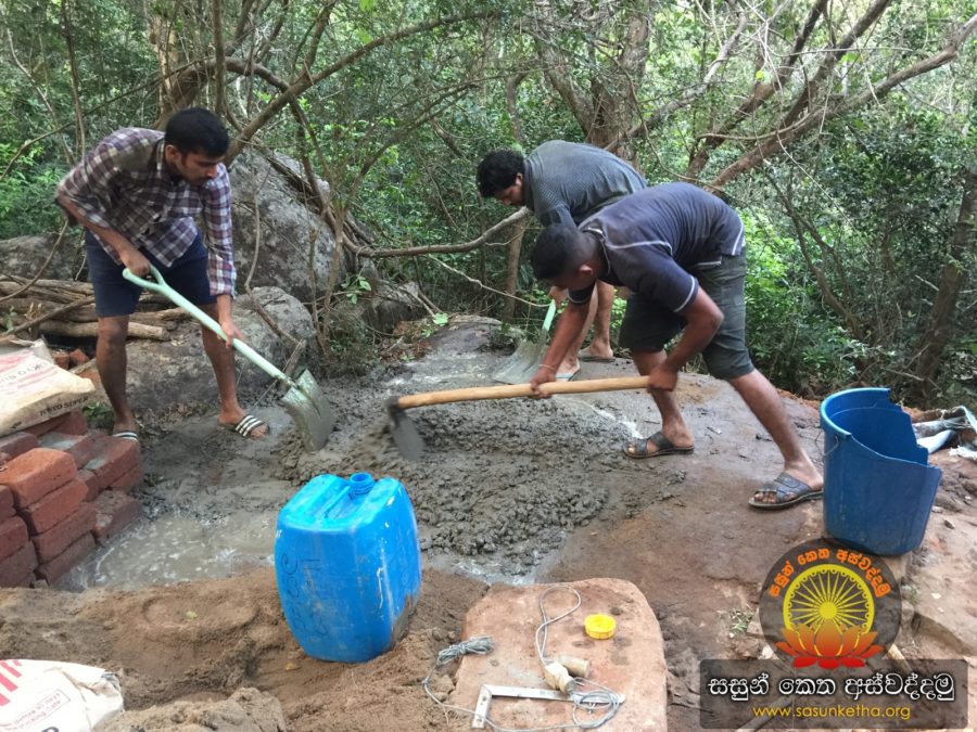 (86) ඝණ කැලෑවේ අලි වගවලසුන් මද්‍යයේ මිහිදුලෙන කුටිය සැකසීමේ දෙවන අදියර