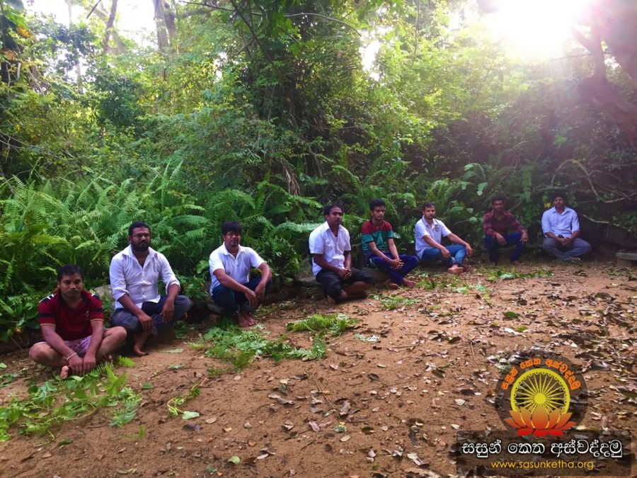 2018.07.29 පංචකප දුවේ ධර්මද්වීප වන සෙනසුන වෙත භාවනා මදුරුදැල් පූජා කිරීම_2