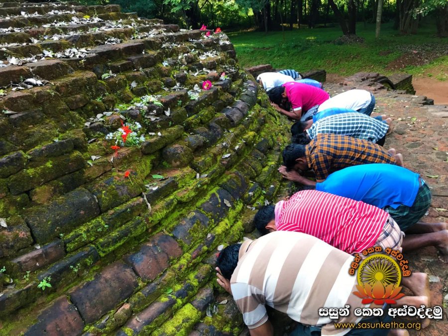 2019.01.06 තූපය වටා චිත්‍ර පිහිටි සියඹලා වැව සෑ පිරිසිදු කිරීම හා වනමල් පූජාව_38