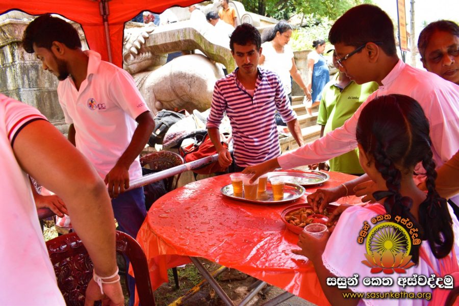 2018.09.16 කැලණි විහාරයේ සසුන් කෙත අස්වද්දමු මිතුරු කැල සිදුකල බෙලිමල් දන්සල (18)