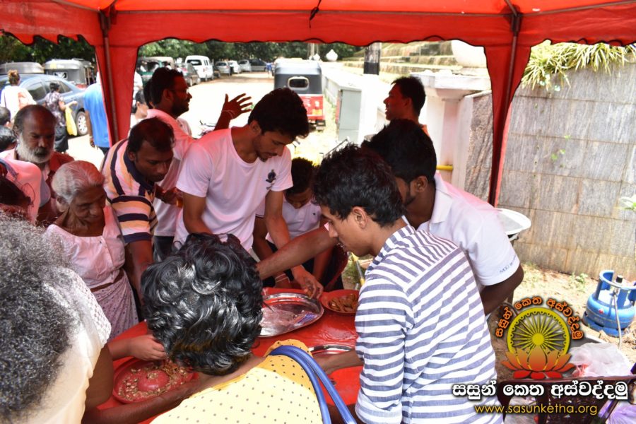 2018.09.16 කැලණි විහාරයේ සසුන් කෙත අස්වද්දමු මිතුරු කැල සිදුකල බෙලිමල් දන්සල (20)