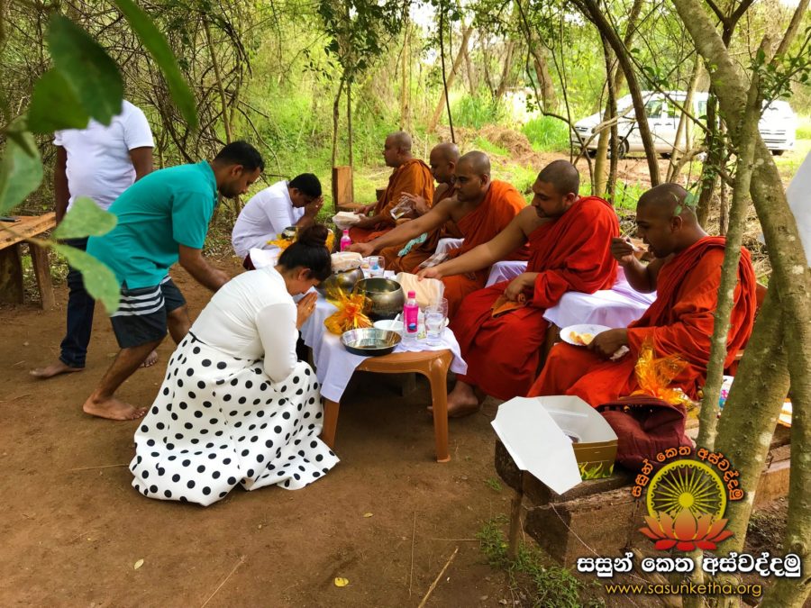 2019.02.09 ලක්ෂ්‍ය4 වියදමෙන් අනගාරිකා මෑණිවරුන් උදෙසා සැකසූ පාලම පූජා කලවගයි (4)