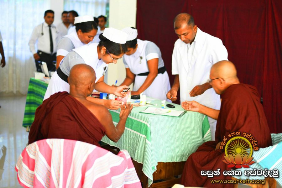 2019.02.16 ගල්දූව ආරණ්‍යයේ දී ස්වාමින් වහන්සේලා වෙනුවෙන් සිදුකල වෛද්‍ය සායනය (4)