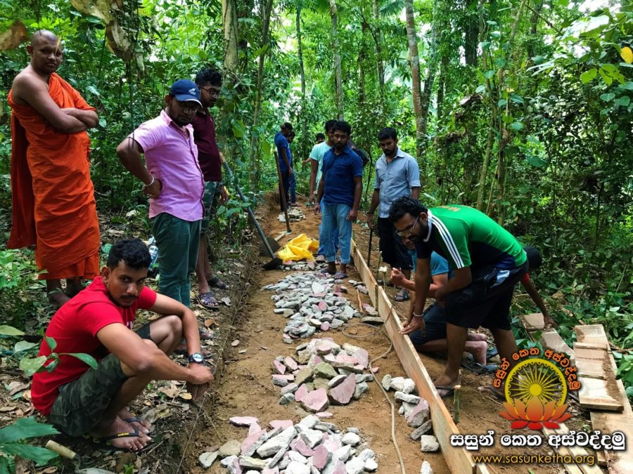 මාතර කඹුරුපිටිය විහාරයේ සක්මන්මලුව සැකසීමේ පලමුඅදියර නිමා කල වගයි