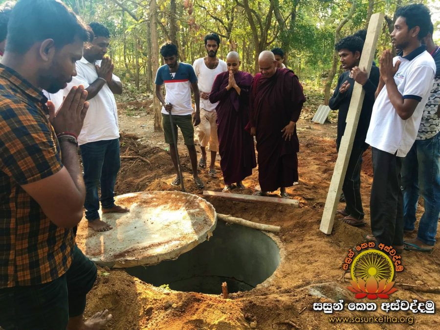 2019.04.07 පෙරිමියන්කුලම අනගාරිකා ආරණ්‍ය වෙත වැසිකිලි වල කපා සකසා පූජා කිරීම_36