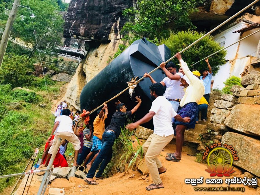 2019.04.15 සඳගිරි තපෝවනයේ කදු මුදුනට අපගේ කර මතින් ජල ටැOකිය ගෙන ගිය වගයි_16