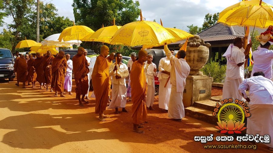 2018.07.27 දිද්දෙණිය ආරණ්‍යයේ වස් සමාදන් වන ස්වාමින් වහන්සේලා වෙත සිදුකල භාවනා මදුරු දැල් පූජාව_8