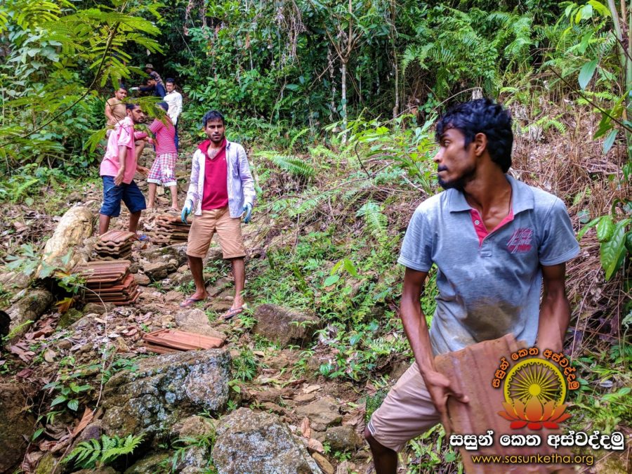 2018.08.11 දෙව් විමනක් බදු කබරගල වන සෙනසුනේ කුටියක් සැකසීමේ තුන්වන අදියර_58