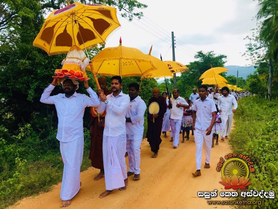 ඇහැටුවැව ලෙනගිරි සේනාසනය වෙත සිදුකල ත්‍රිපිටක හා අටුවා පොත් පූජාව