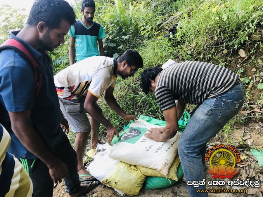 2019.05.26 අපකර වැඩමවූ භාග්‍යවතුන් වහන්සේට වැඩහිදීම පිණිස බුදුකුටිය සැකසීම_20