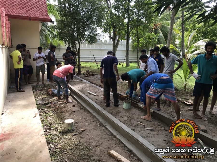 2019.06.15 13 වන සක්මන් මලුව නුගේගොඩ ධර්මදූත විහාරයේ ස්වාමින් වහන්සේලා වෙත සකසා පූජා කල වගයි_40